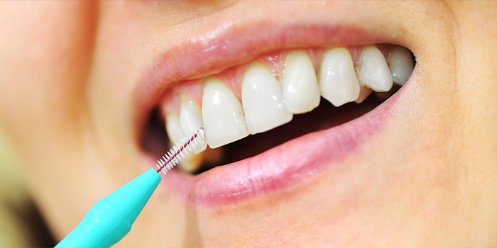 Чистка зубов ершиком