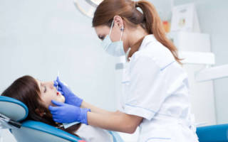 Женщина у стоматолога