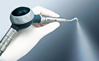 Аппарат Air-Flow для чистки зубов